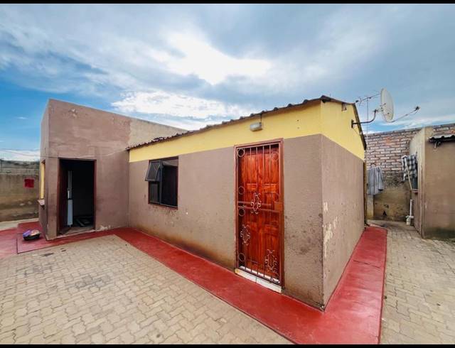 10 BEDROOM HOUSE FOR SALE IN BUHLE PARK
